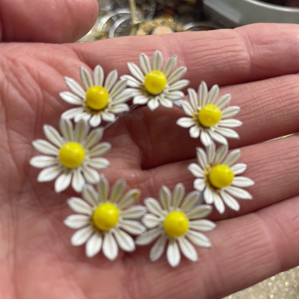 Daisy Flower Brooch with Yellow Centers